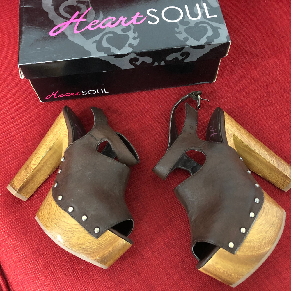 HeartSoul Brown Platform Heels size 6